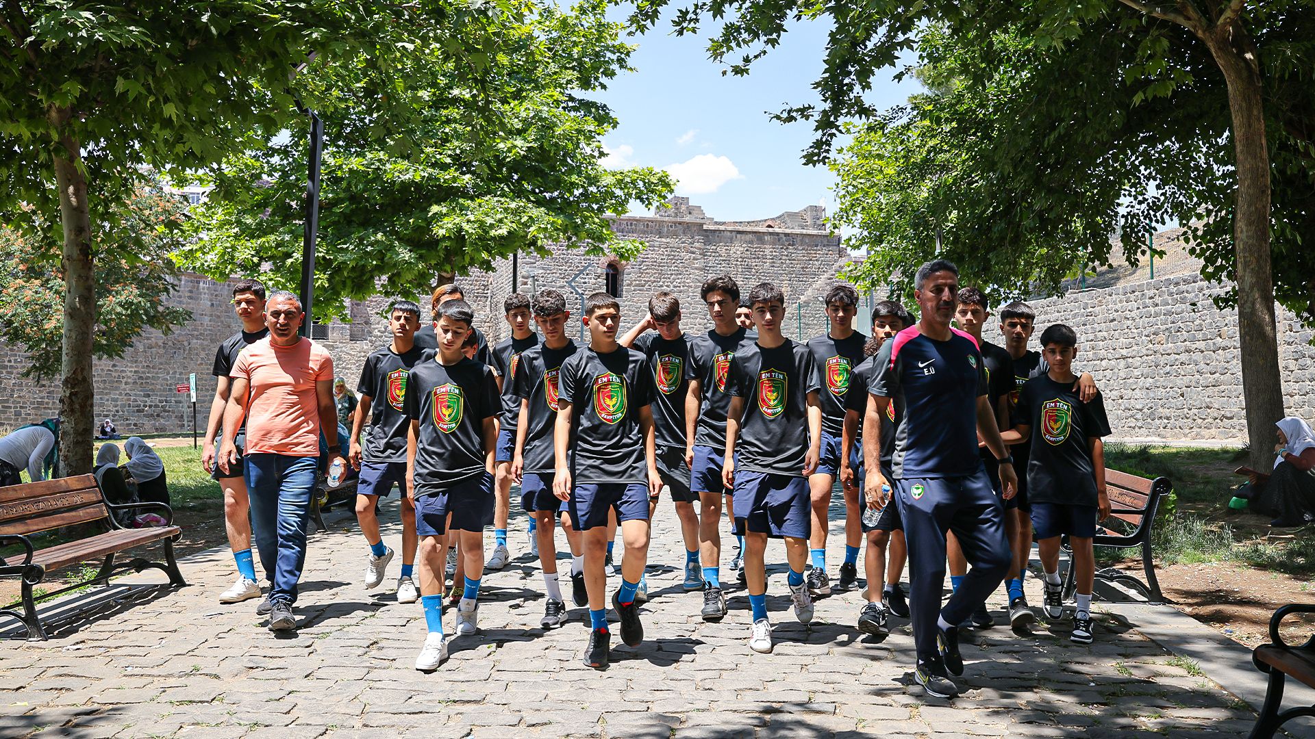 Amedspor’un genç yetenekleri Sur’u gezdi
