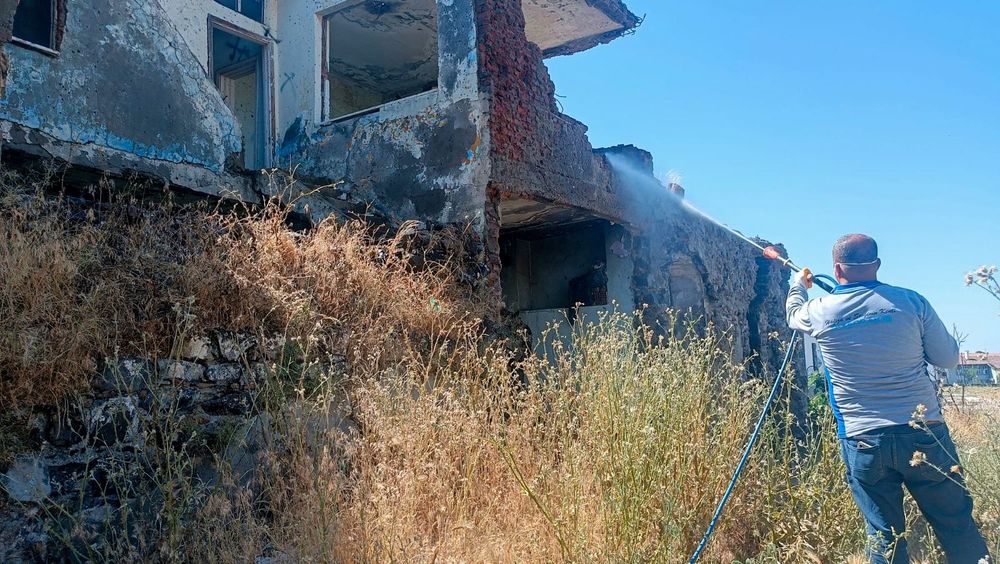 Diyarbakır Büyükşehir Belediyesi, hava sıcaklıklarının artmasıyla birlikte Sur ilçesinin birçok