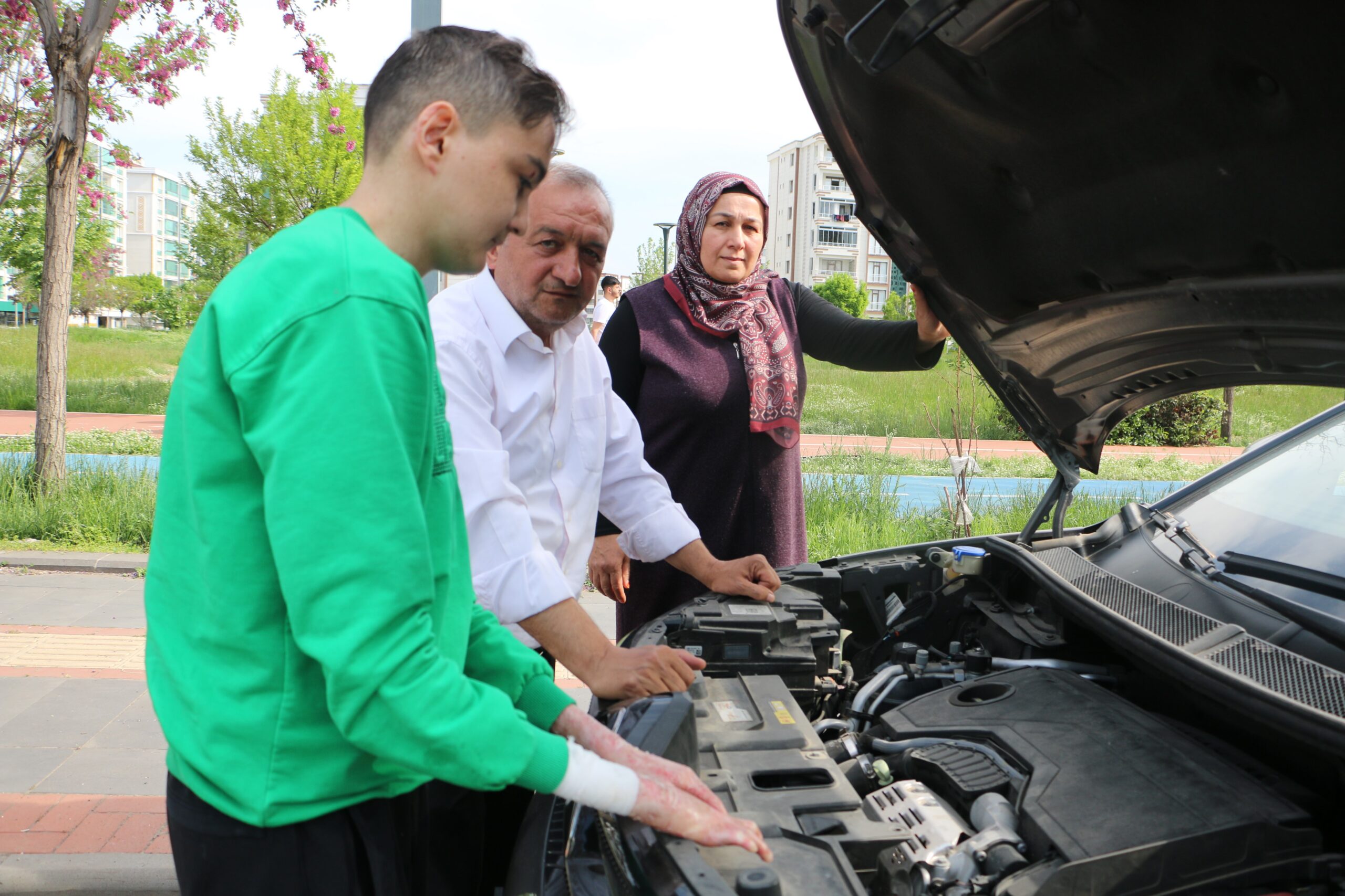 Diyarbakır'da hasta çocukları için aldıkları araç mağdur etti!