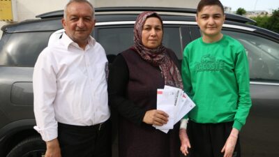 Diyarbakır'da yaşayan Bozan Artiş, kelebek hastası 2 çocuğunun rahatı için