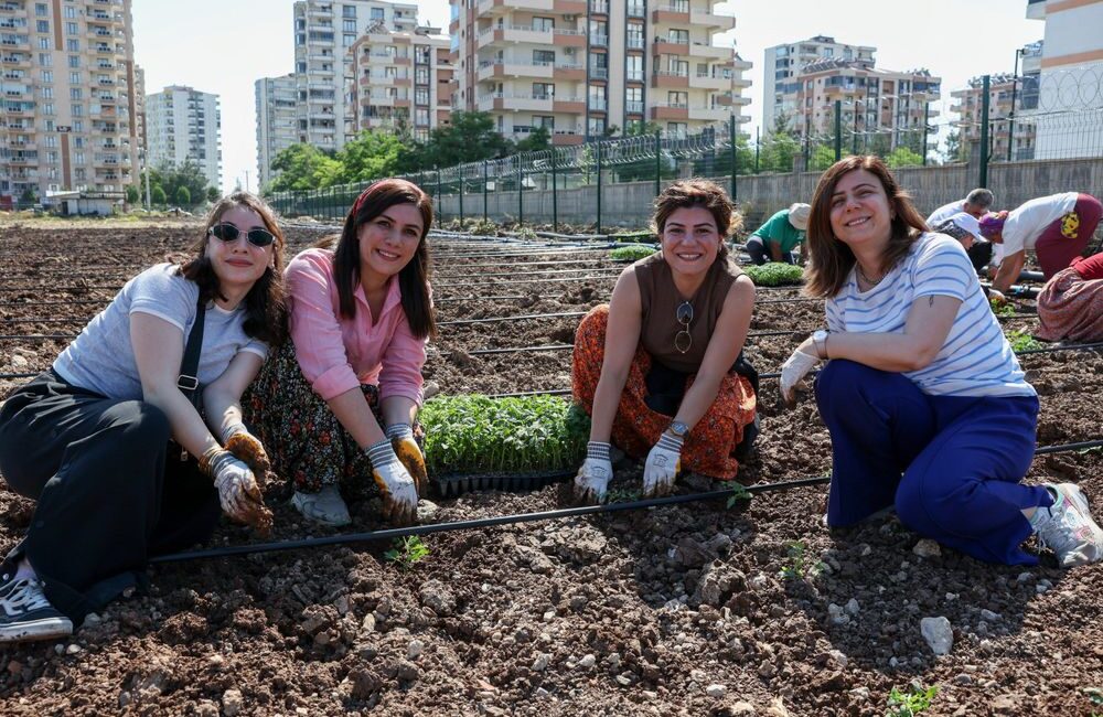 Diyarbakır Büyükşehir Belediyesi Eşbaşkanı Serra Bucak, Yenişehir Belediyesi Kadın Komün