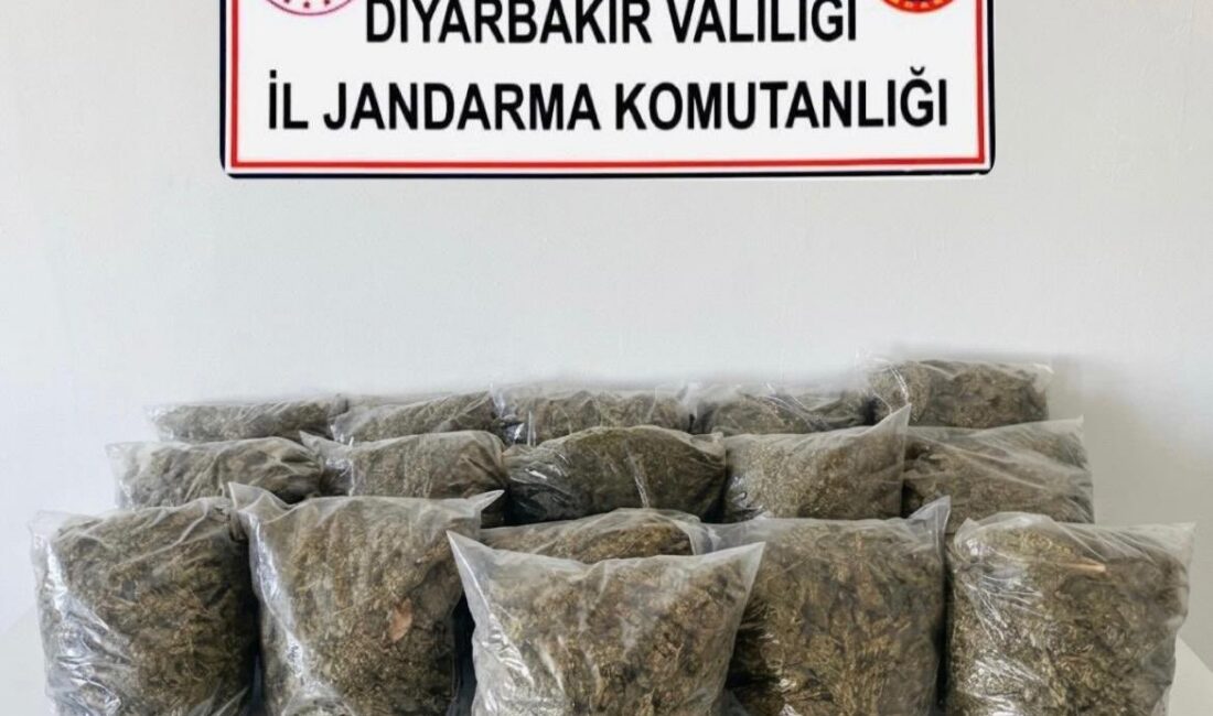 Diyarbakır'da jandarma ekiplerince düzenlenen operasyonlarda 38 buçuk kilo esrar ele