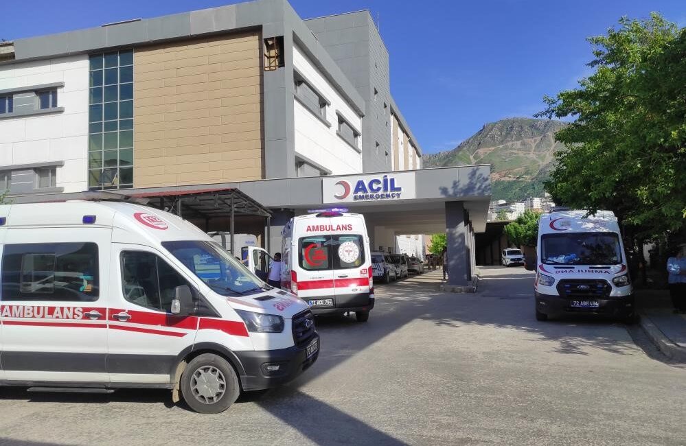 Diyarbakır’ın Kulp ilçesinde, sürücüsünün direksiyon hakimiyetini kaybettiği otomobil şarampole devrildi.