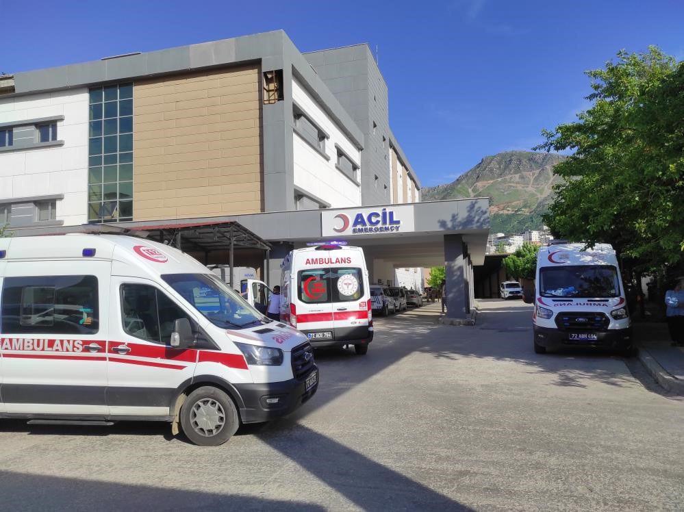 Diyarbakır’ın Kulp ilçesinde, sürücüsünün direksiyon hakimiyetini kaybettiği otomobil şarampole devrildi.