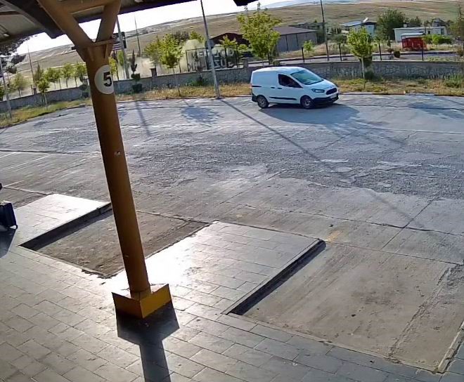 Diyarbakır’ın Silvan ilçesinde, sürücüsünün direksiyon hakimiyetini kaybetmesi sonucu takla atan