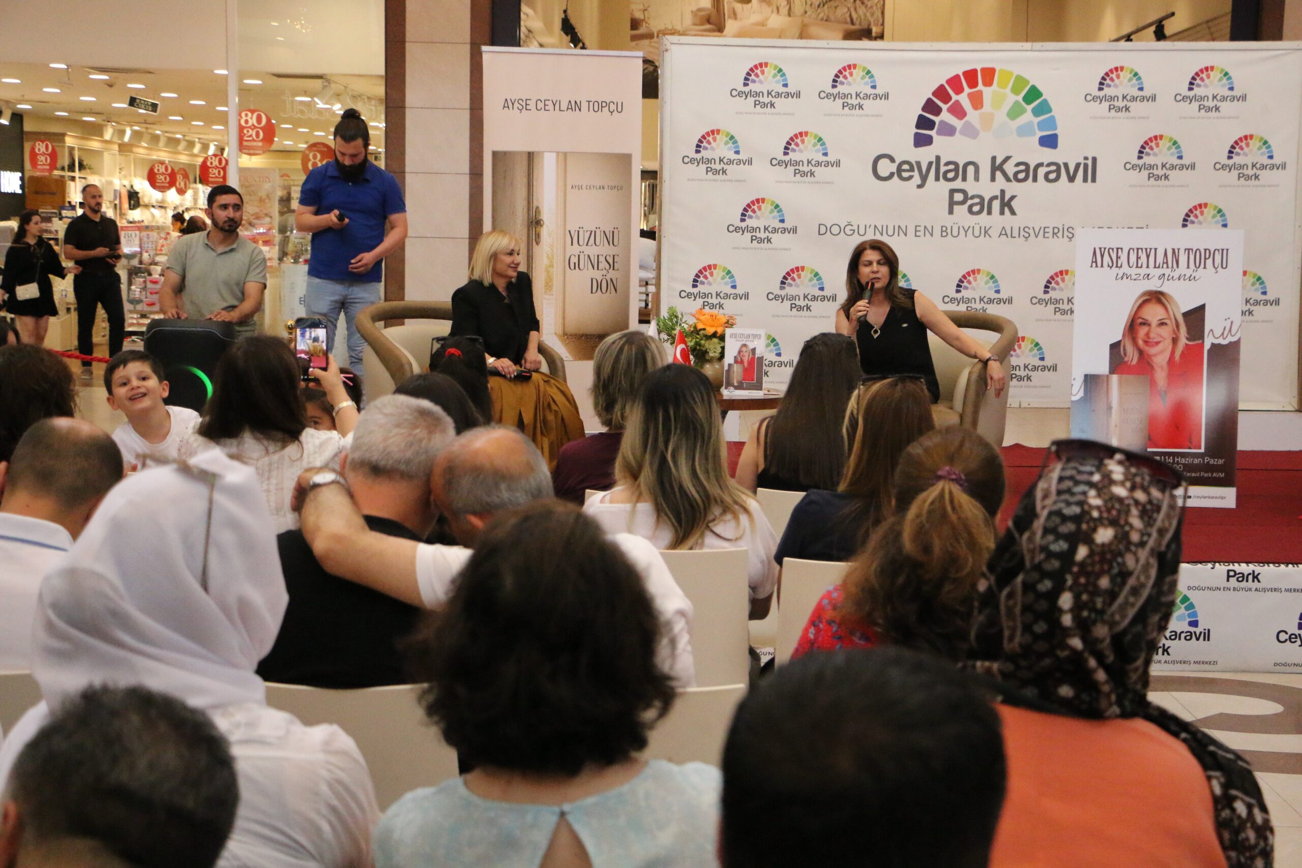 Diyarbakır’da, Ceylan Karavil Park AVM’de yazar Ayşe Ceylan Topçu’nun imza