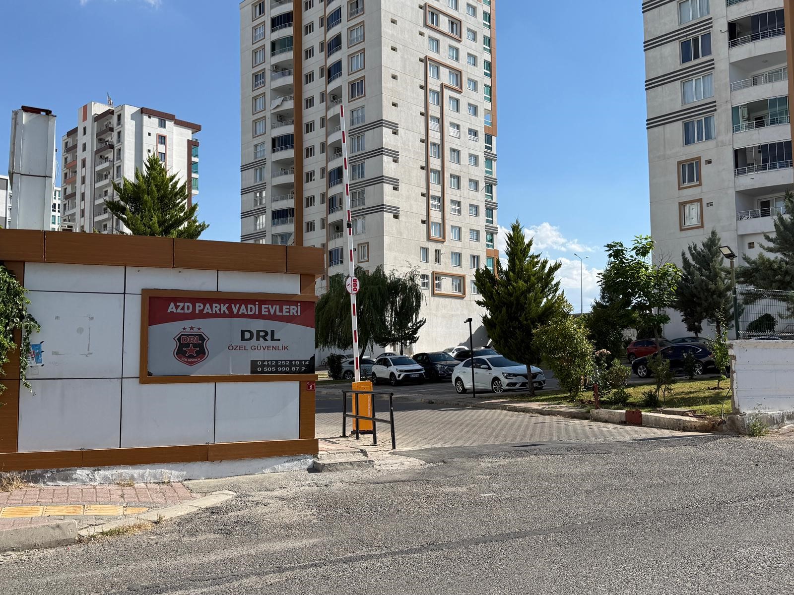 Diyarbakır'da sınavı kötü geçen çocuk balkondan atlayıp hayatını kaybetti