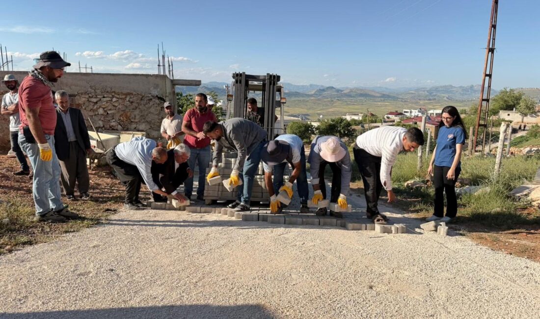 Diyarbakır'ın Çermik ilçesinde, yoğun yağışlardan dolayı bozulan mahalle yolları, belediye