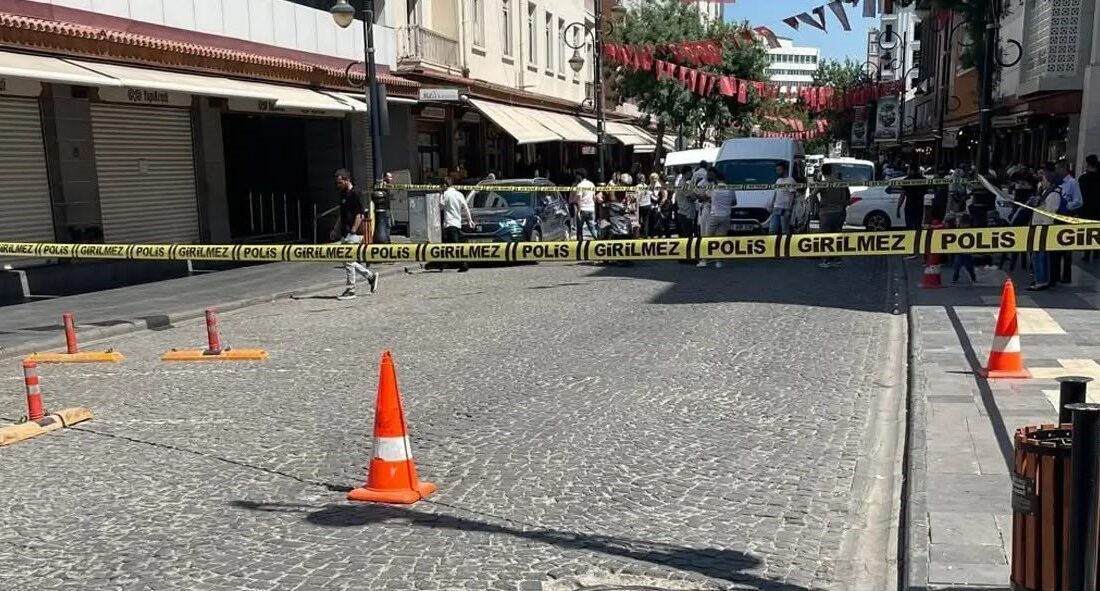 Diyarbakır’ın Sur ilçesinde faaliyet gösteren Yapı Kredi Bankası Şubesi'ne kimliği
