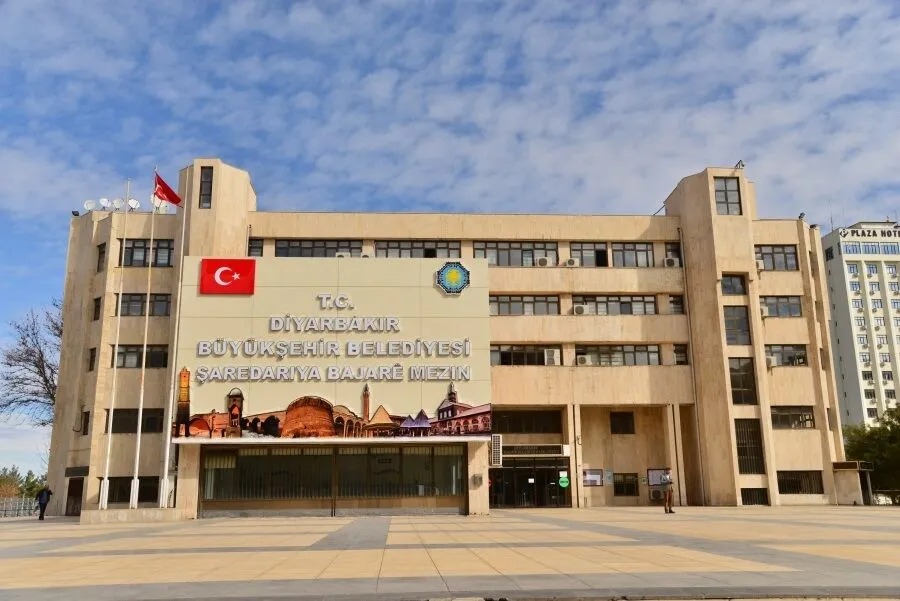 Diyarbakır Büyükşehir Belediyesi, Bağlar’da İskanevleri’nde bulunan sosyal konutları haksız kullanan