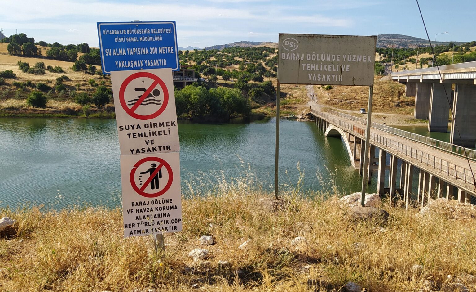 Diyarbakır Valiliği, kent genelinde su alanlarına girişlerin yasaklandığını duyurdu.