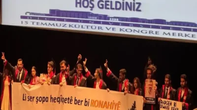 Dicle Üniversitesi Hukuk Fakültesi öğrencileri mezuniyet töreninde sahneye birçok anlamlı
