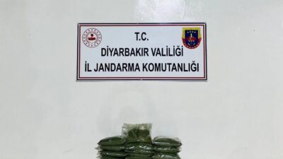 Diyarbakır’da jandarma ekiplerince düzenlenen operasyonlarda 21 kilo esrar ve 20
