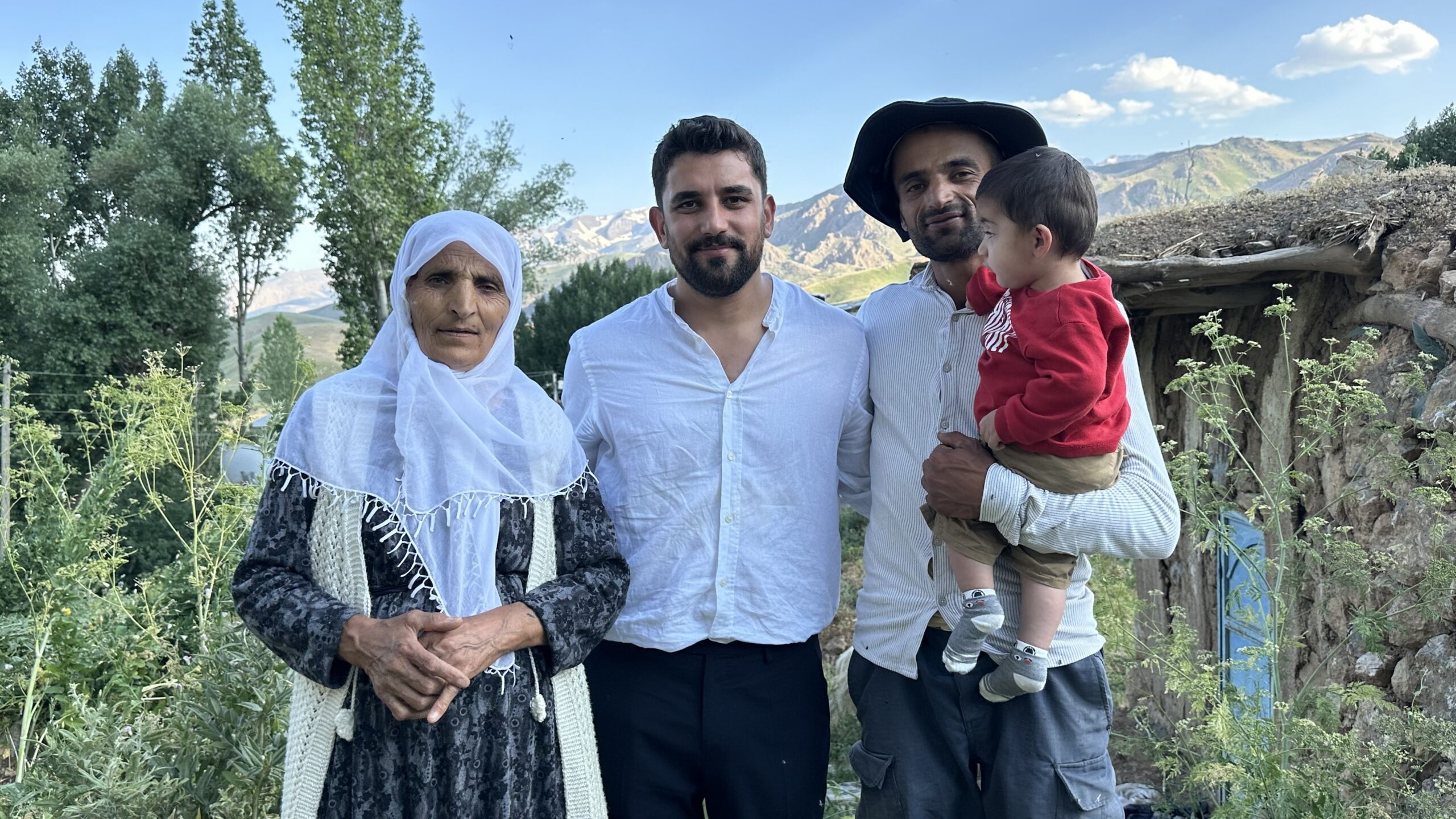 İneğini kaybedince gözyaşlarına boğuldu: Yardım eli uzandı