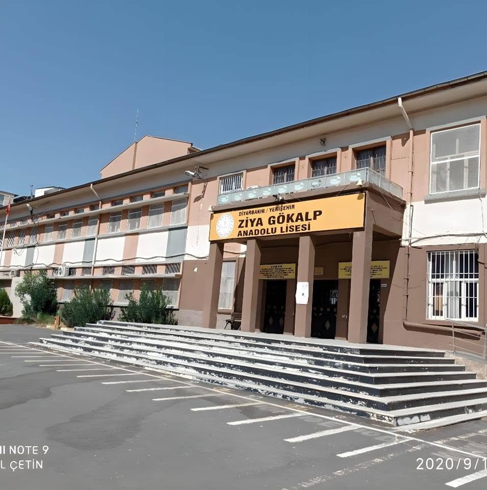 Ziya Gökalp Lisesi eski Müdürü Ayten Ekmekçi , gazetemiz yazarlarından
