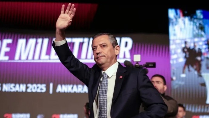 Yeni Parti’nin Kurucular Kurulu’nun ilk toplantısında Özgür Özel oy birliğiyle