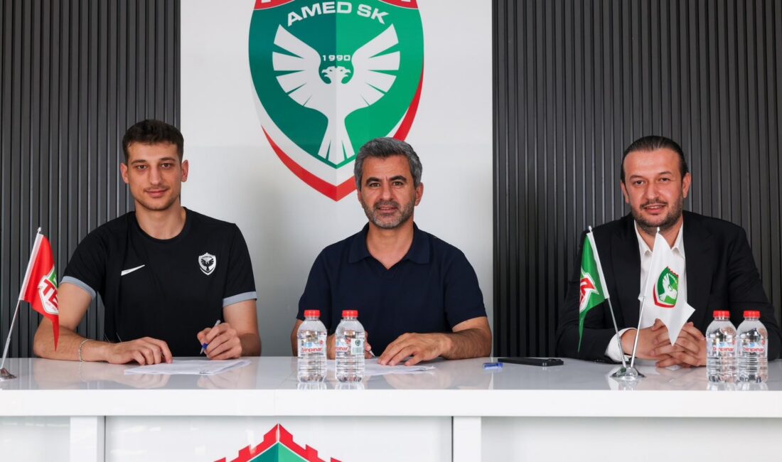 Amedspor, Gaziantep FK forması giyen kaleci Mustafa Burak Bozan ile