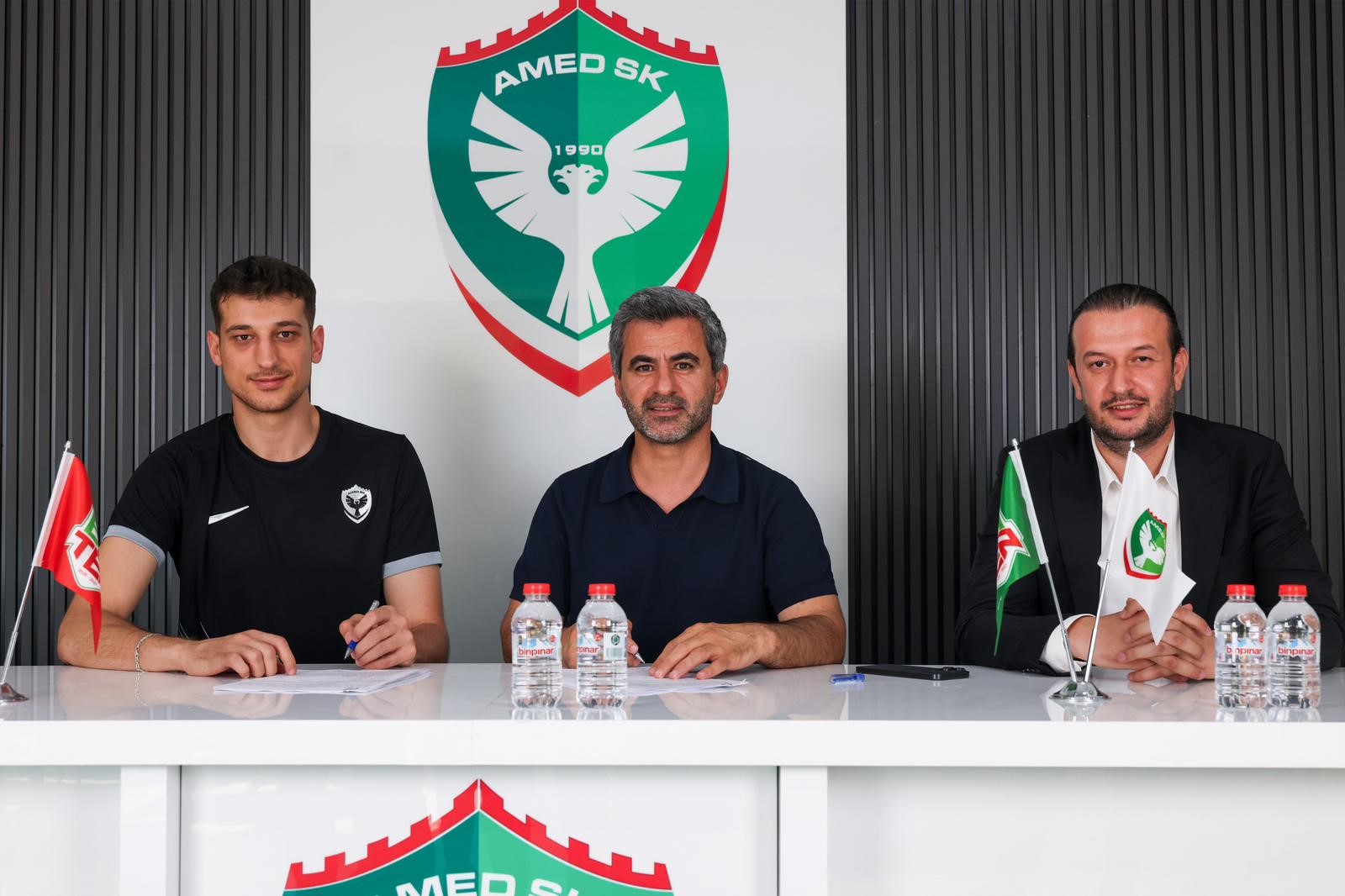 Amedspor, Gaziantep FK forması giyen kaleci Mustafa Burak Bozan ile