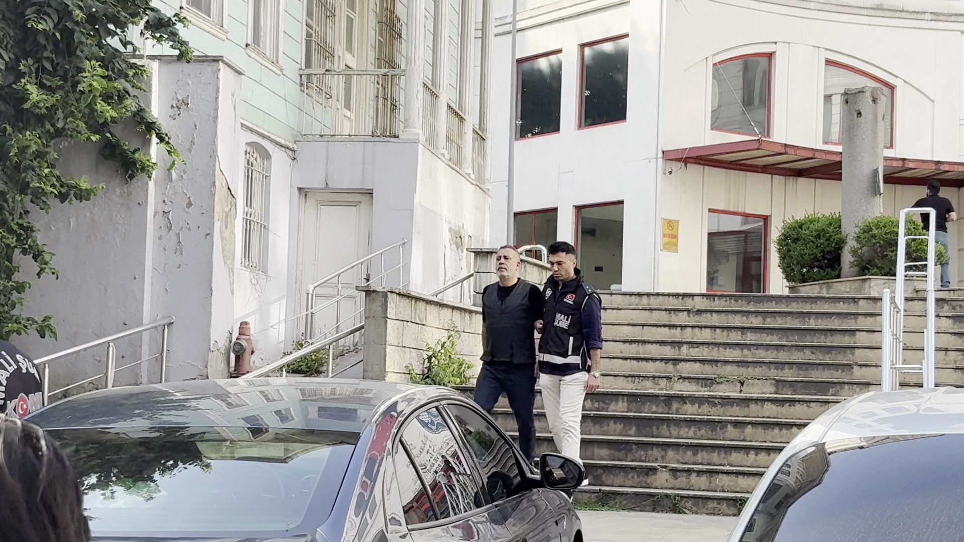 Ahbap Derneği'ne yönelik yürütülen soruşturma kapsamında gözaltına alınan Haluk Levent’in