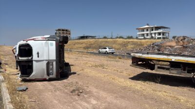 Diyarbakır’da engellileri taşıyan minibüs ile otomobilin çarpışması sonucu meydana gelen
