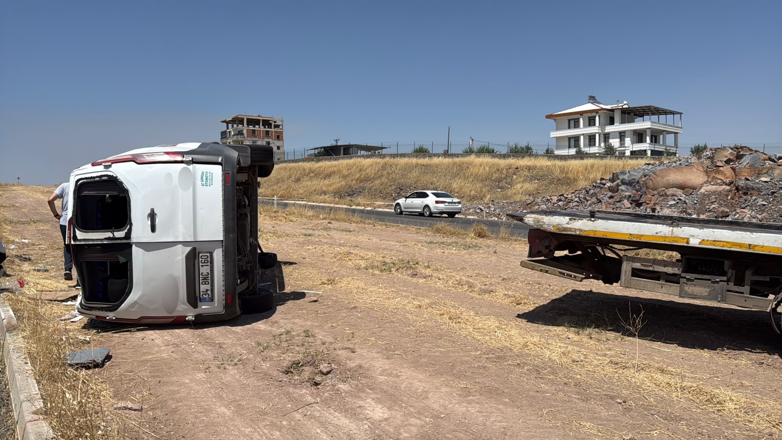 Diyarbakır’da engellileri taşıyan minibüs ile otomobilin çarpışması sonucu meydana gelen