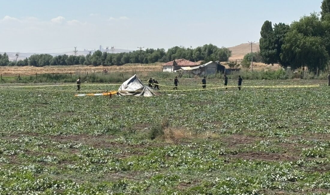 Ankara’nın Sincan ilçesine bağlı Temelli Mahallesi’nde R-44 tipi eğitim helikopteri