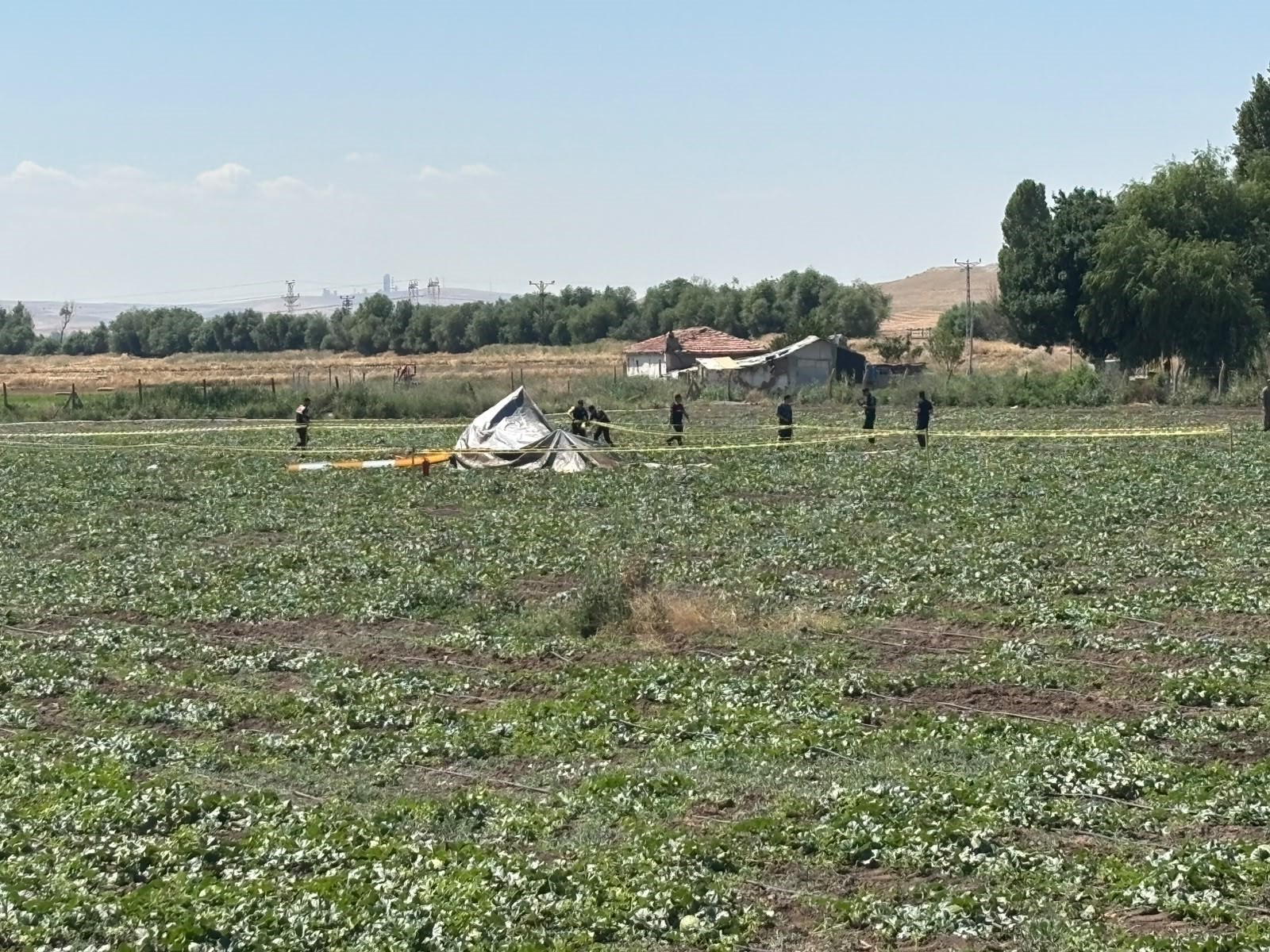 Ankara’nın Sincan ilçesine bağlı Temelli Mahallesi’nde R-44 tipi eğitim helikopteri