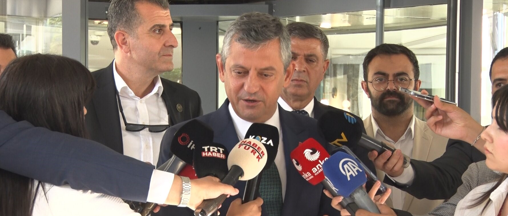 CHP Grup Başkanı Özgür Özel, "Partinin siyasi kuruluşunu milletimizle birlikte