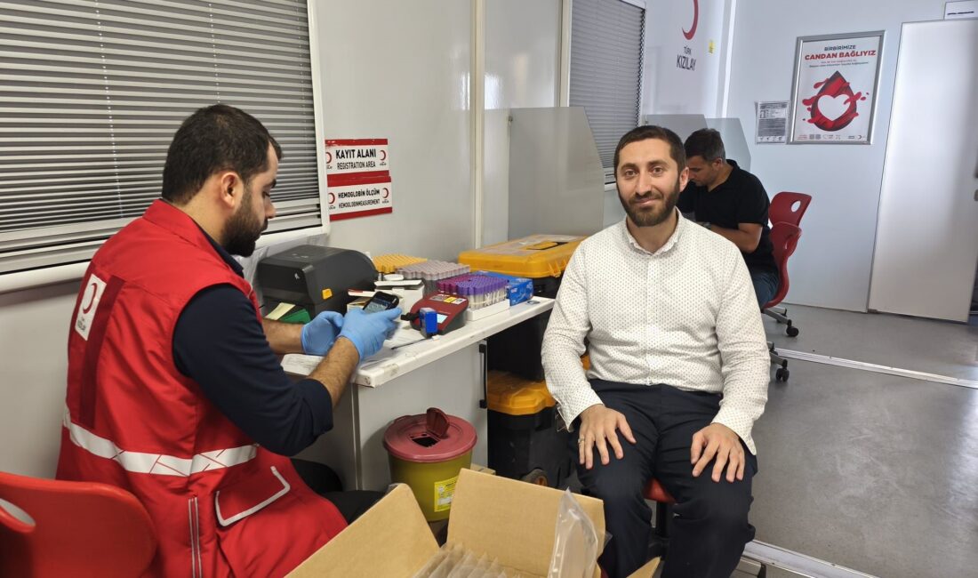 Türk Kızılay'ı Diyarbakır Kan Bağış Merkezi tarafından Dicle ilçesinde kan