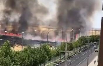 Diyarbakır’da otluk alanda çıkan yangın paniğe neden oldu. Dumanların gökyüzünü