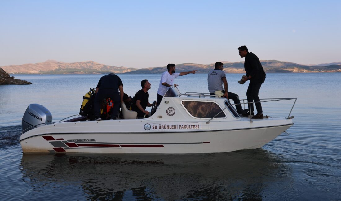 Elazığ’da yüzmek için Hazar Gölü’ne giren 16 yaşındaki çocuk suyun