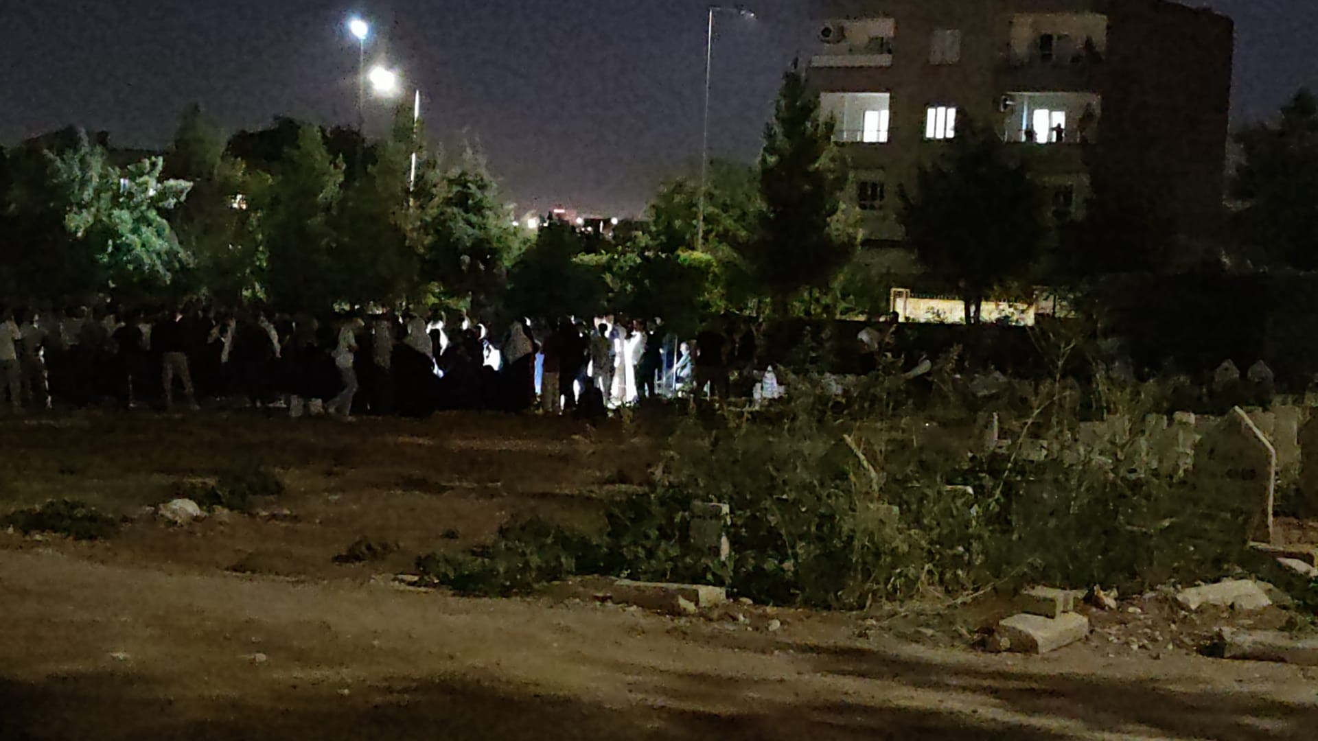 Mezarlıkta silahlı saldırı: Baba, oğlu ve yeğeni öldü