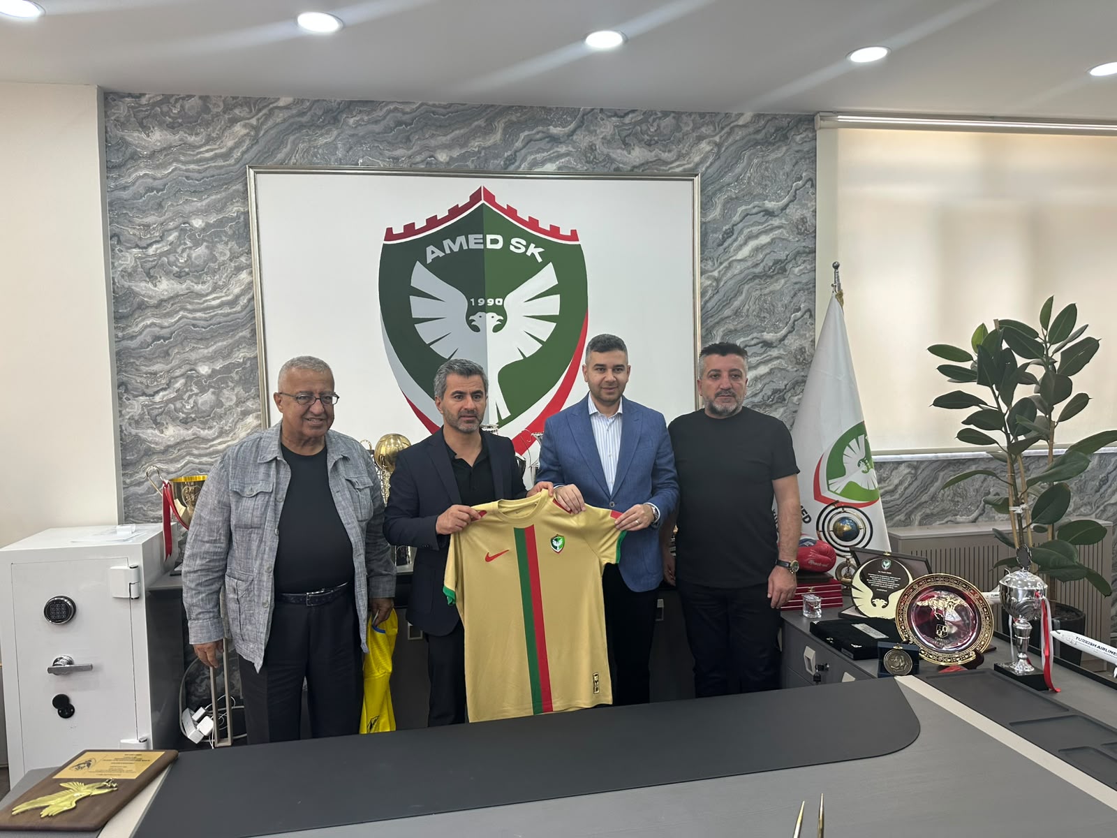 Yeni sezon hazırlıklarını sürdüren Amedspor ile Irak temsilcisi Duhokspor arasında