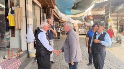 Diyarbakır'ın Çermik İlçe Belediye Başkanı Şehmus Karamehmetoğlu, vatandaşlarla bir araya
