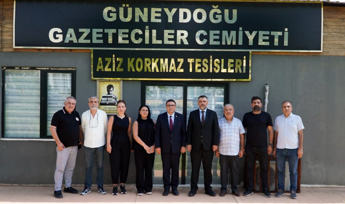 Cumhuriyet Halk Partisi (CHP) Diyarbakır İl Başkanı Sertaç Eke ve