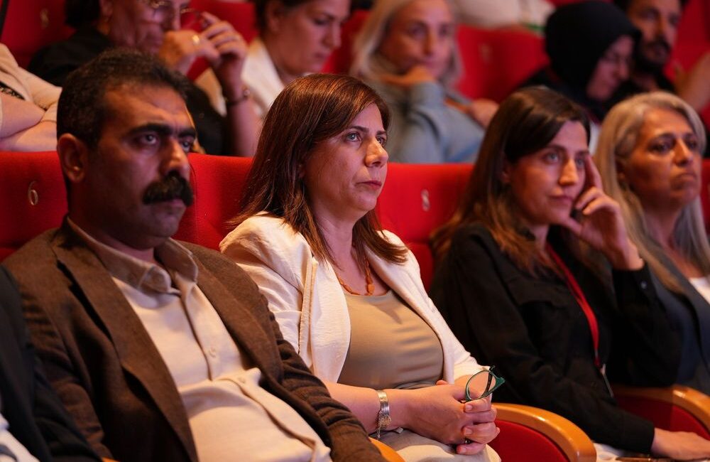 Diyarbakır Büyükşehir Belediyesi Eşbaşkanları Serra Bucak ve Doğan Hatun, Demokratik
