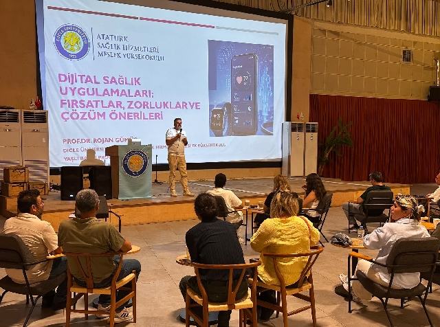 Dicle Üniversitesi Bilim İletişimi Ofisi tarafından düzenlenen “Dijital Sağlık Uygulamaları: