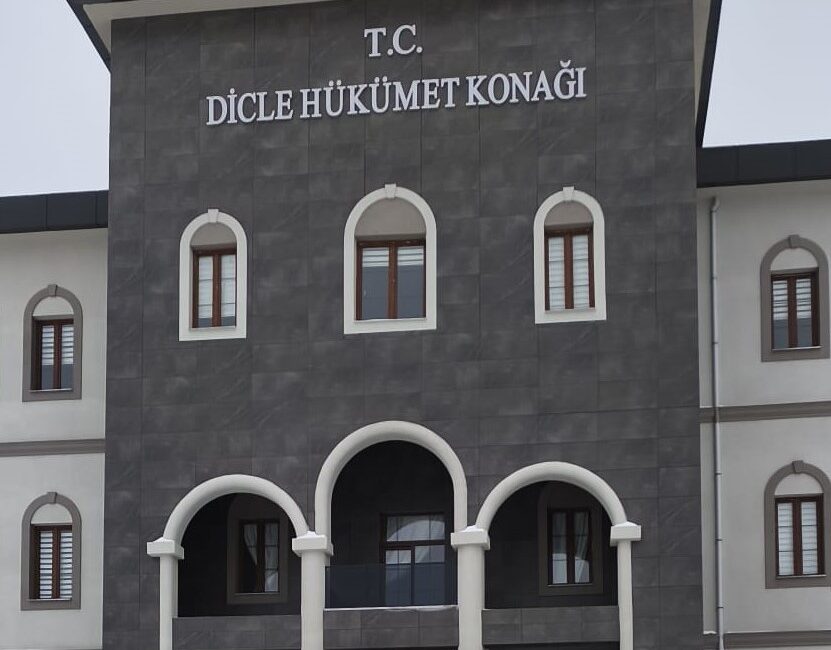 Diyarbakır'ın Dicle ilçesinde uyuşturucu satıcıları ile yasal zeminde mücadele ediliyor.
