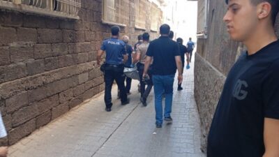 Diyarbakır’ın Sur ilçesi İskender Paşa Mahallesi’nde iki kardeş arasında çıkan