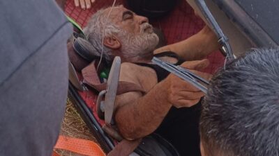 Diyarbakır'ın Bismil ilçesinde kontrolden çıkarak devrilen çekicinin sürücüsü yaralandı.