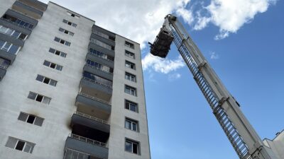 Diyarbakır'ın merkez Yenişehir ilçesinde evde çıkan yangında 1 kişi dumandan