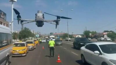 Diyarbakır’da dron destekli trafik denetimi gerçekleştirildi. Denetimlerde, kuralları ihlal ettiği