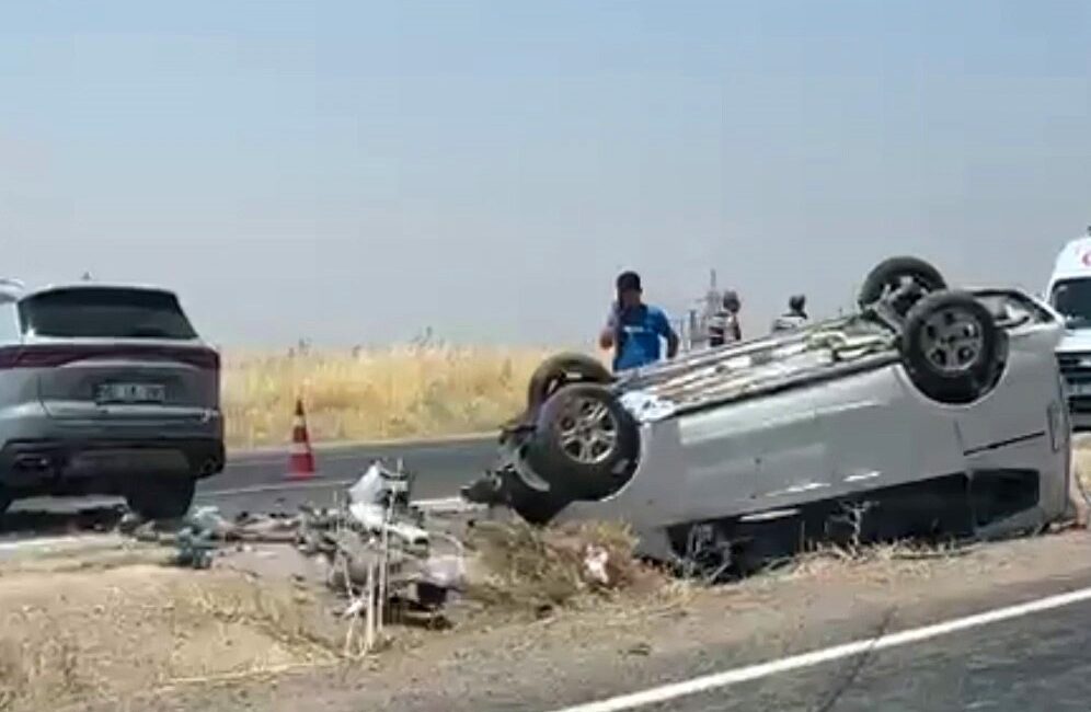 Diyarbakır'ın Silvan ilçesinde iki otomobilin çarpıştığı kazada 9 kişi yaralandı.