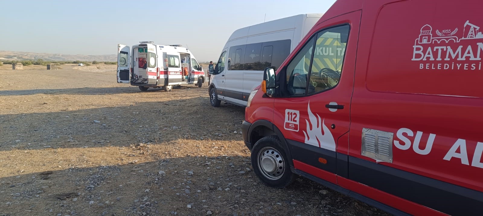 Diyarbakır’ın Silvan ilçesinde, babası ile birlikte serinlemek için suya giren