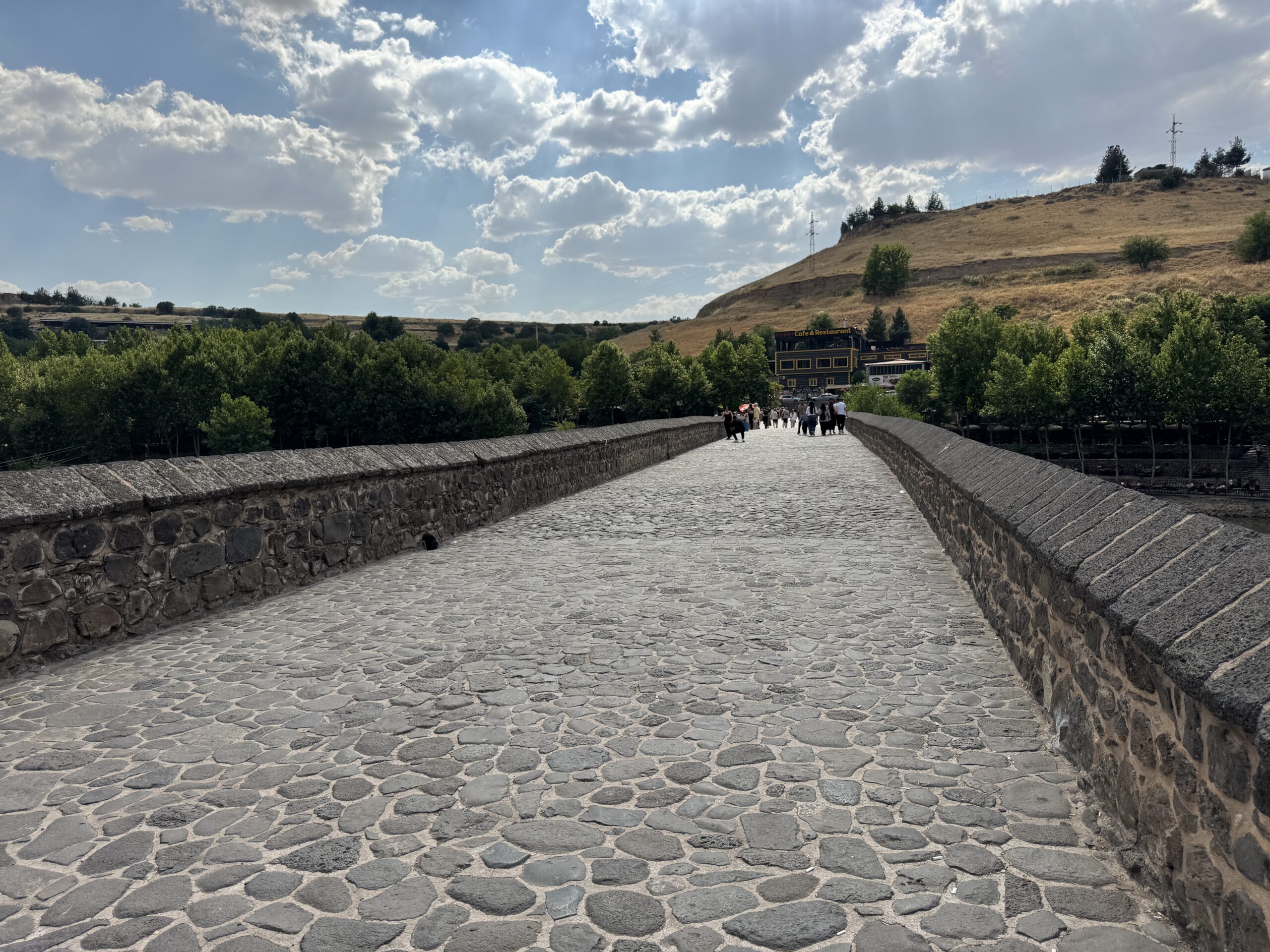 Diyarbakır’da sıcaklıklar arttı, tarihi mekanlar boş kaldı