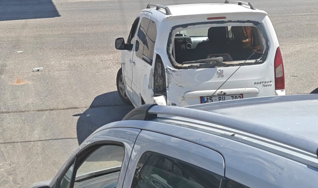 Diyarbakır-Mardin kara yolunda meydana gelen zincirleme trafik kazasında 2 kişi