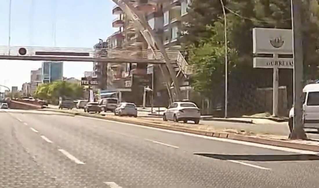 Diyarbakır'da bir kişi, üst geçitten düşmesi sonucu ağır yaralandı.
