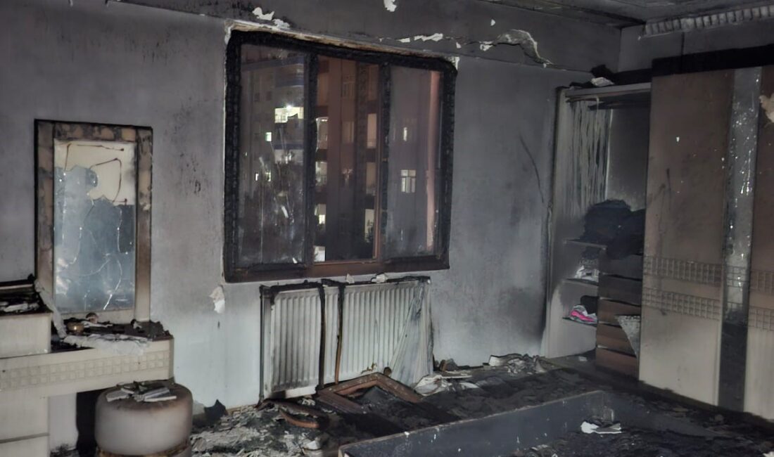 Diyarbakır'ın merkez Kayapınar ilçesinde çıkan yangında dumandan etkilenen üst kattaki