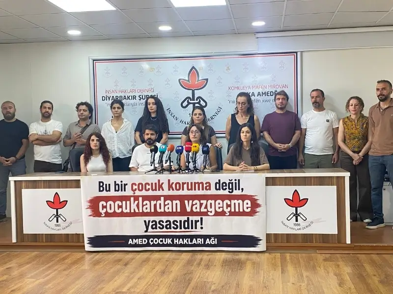 Diyarbakır İHD'de düzenlenen basın toplantısında, çocuklara yönelik ceza düzenlemesine tepki