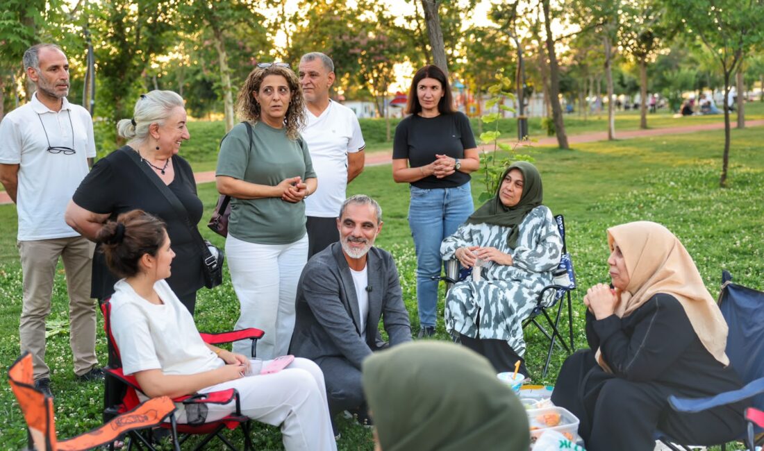 Kayapınar Belediyeye Eş Başkanı Cengiz Dündar yenilenen Park 75’de yurttaşlarla